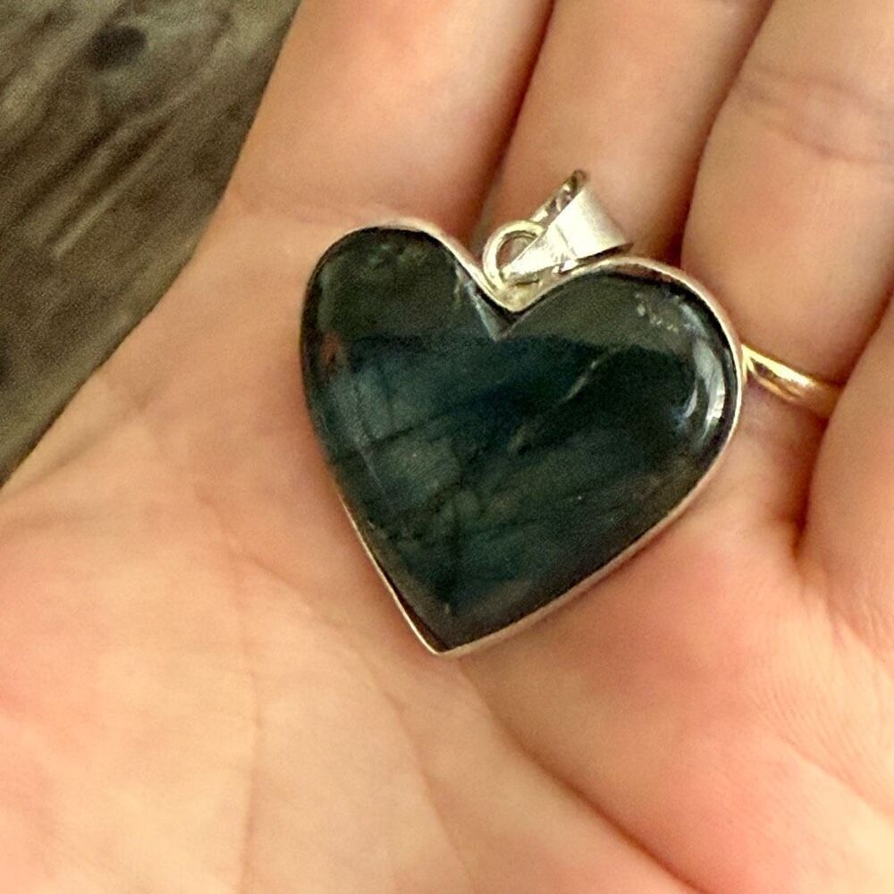 Stunning Large Labradorite Heart Pendant Necklace Womens Statement Piece New - Picture 6 of 8